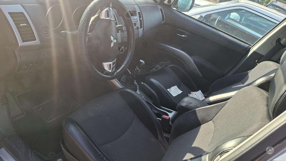 Mitsubishi Outlander 2012 — двигун 2268 cm³, 177 HP (130kW)