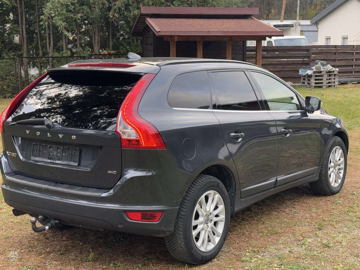 Volvo XC60 2009 — салон