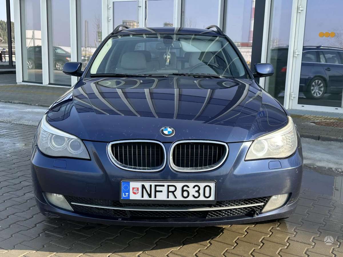 BMW 520 2008 — вигляд ззаду