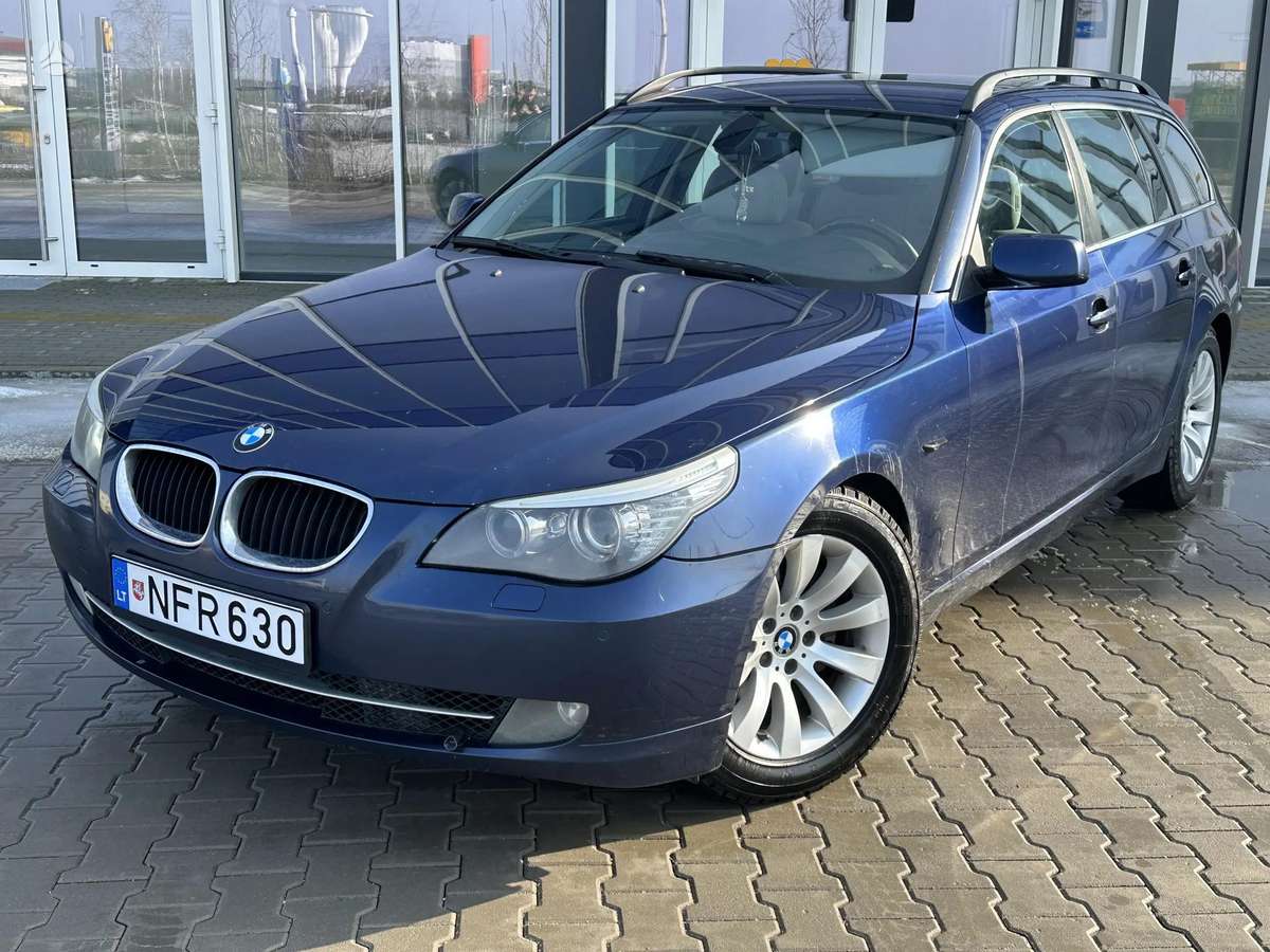 BMW 520 2008 — салон