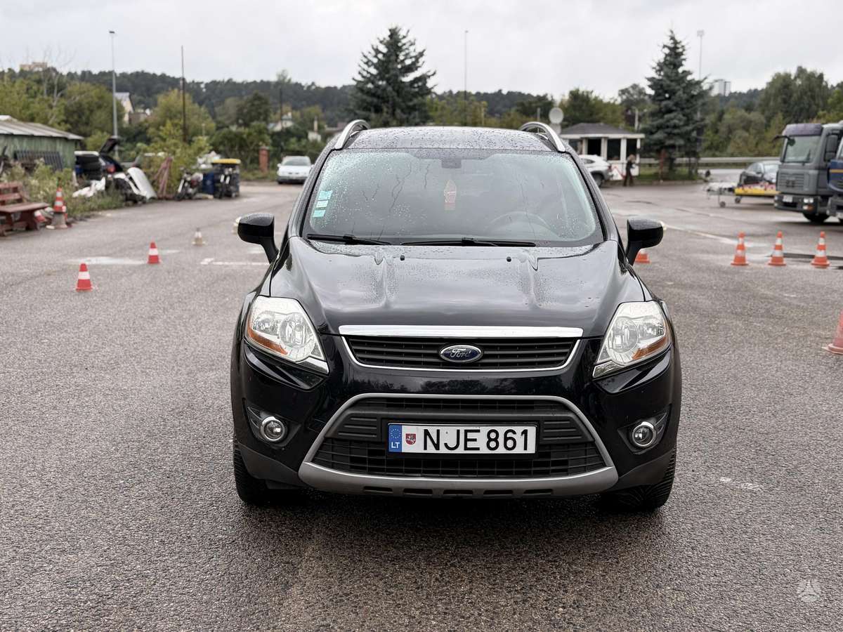 Ford Kuga 2011 — вигляд ззаду