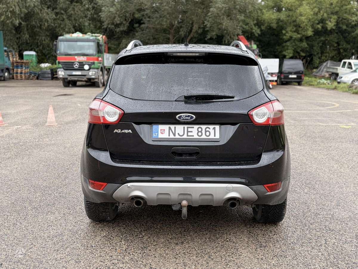 Ford Kuga 2011 — салон
