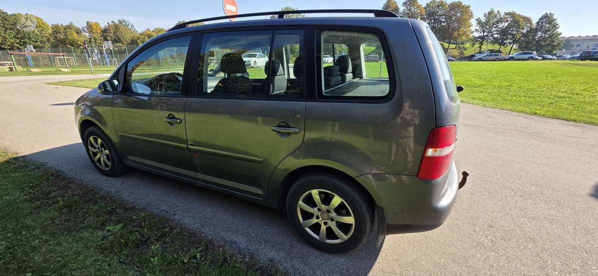 Volkswagen Touran 2006 — rear view