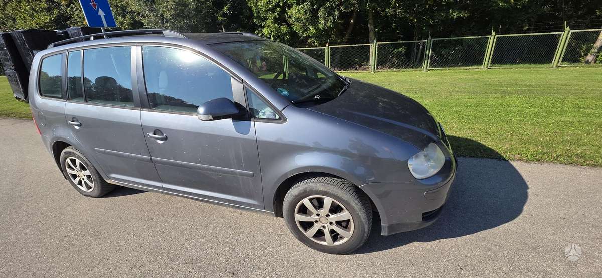 Volkswagen Touran 2006 — interior