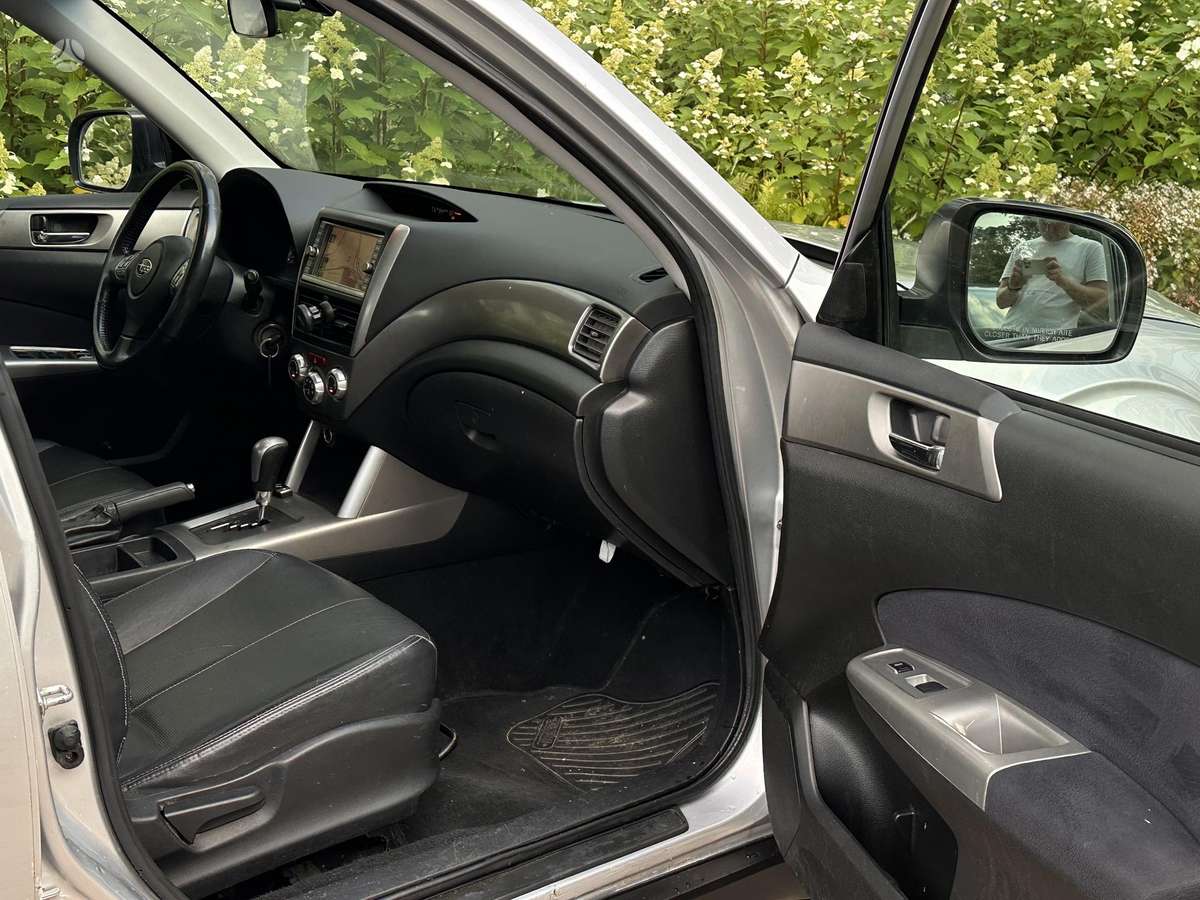 Subaru Forester 2010 — photo 10