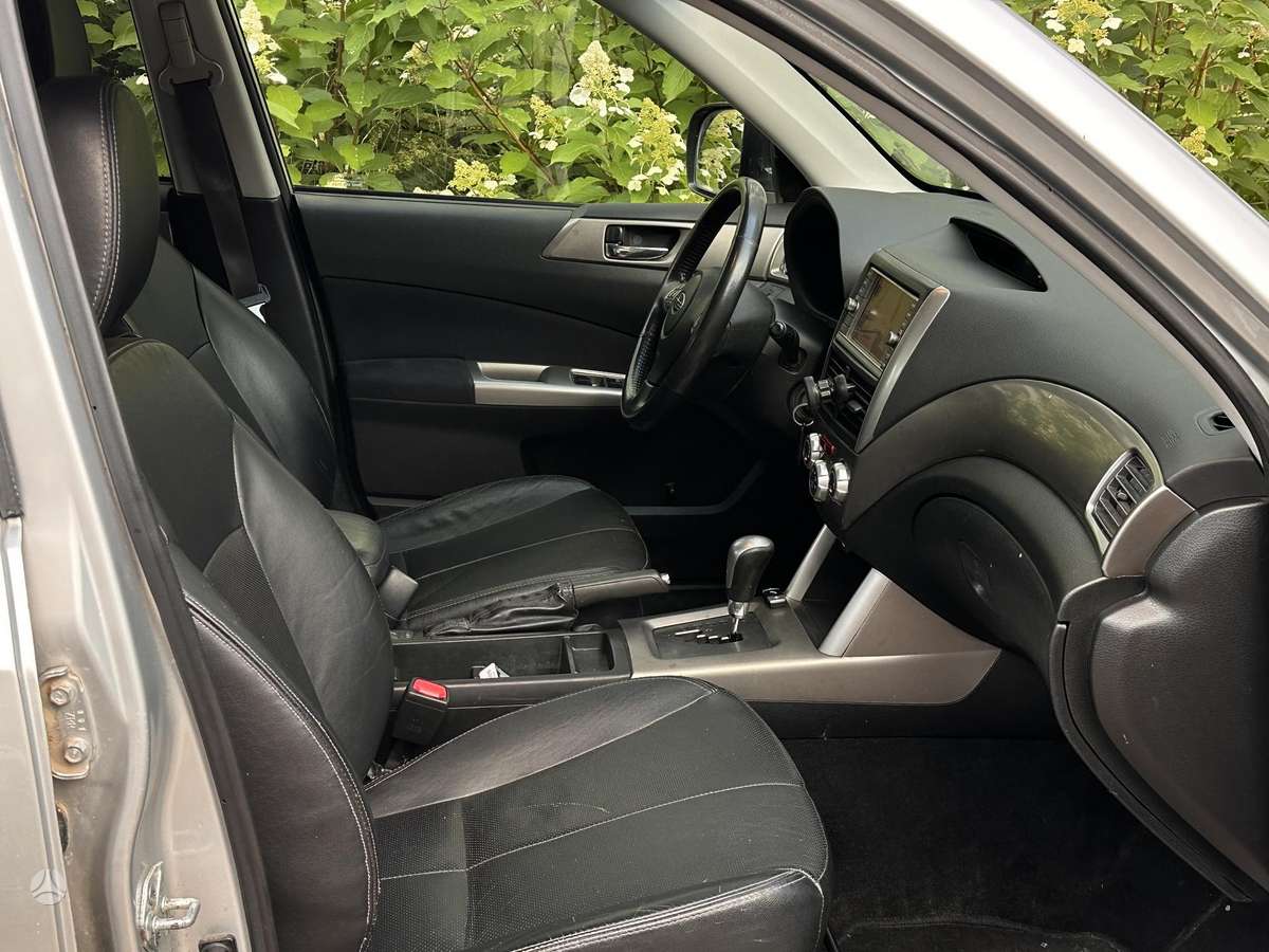 Subaru Forester 2010 — photo 11