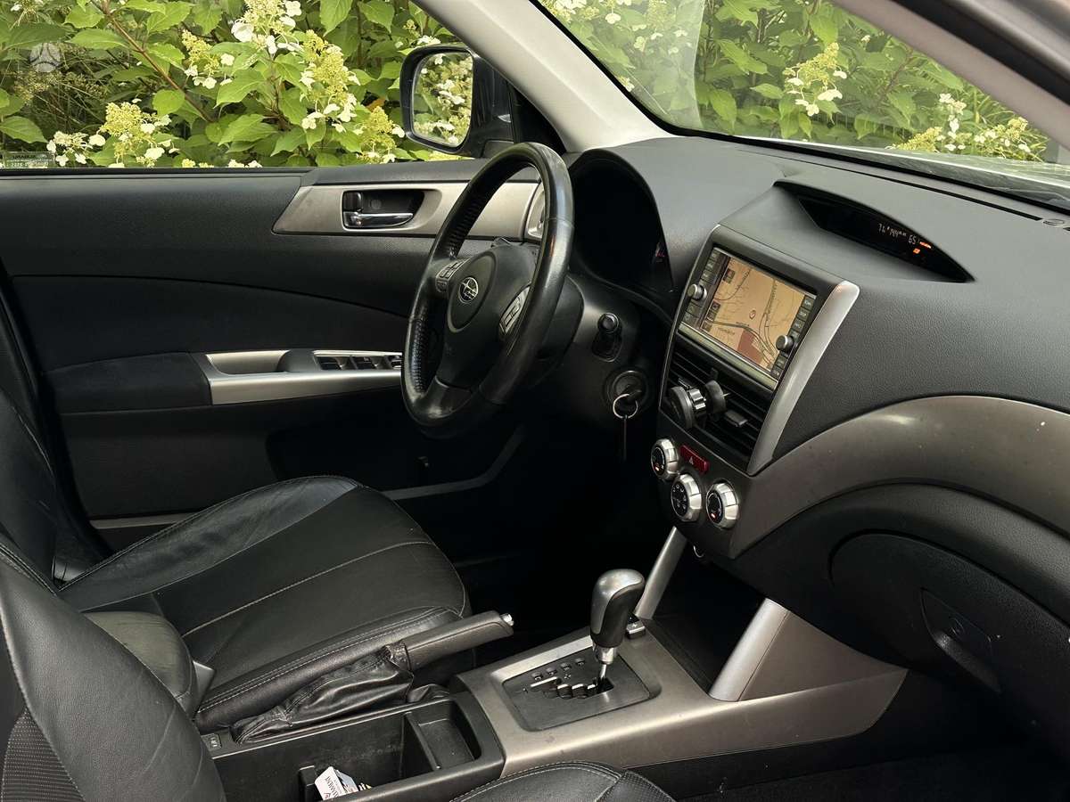 Subaru Forester 2010 — photo 12