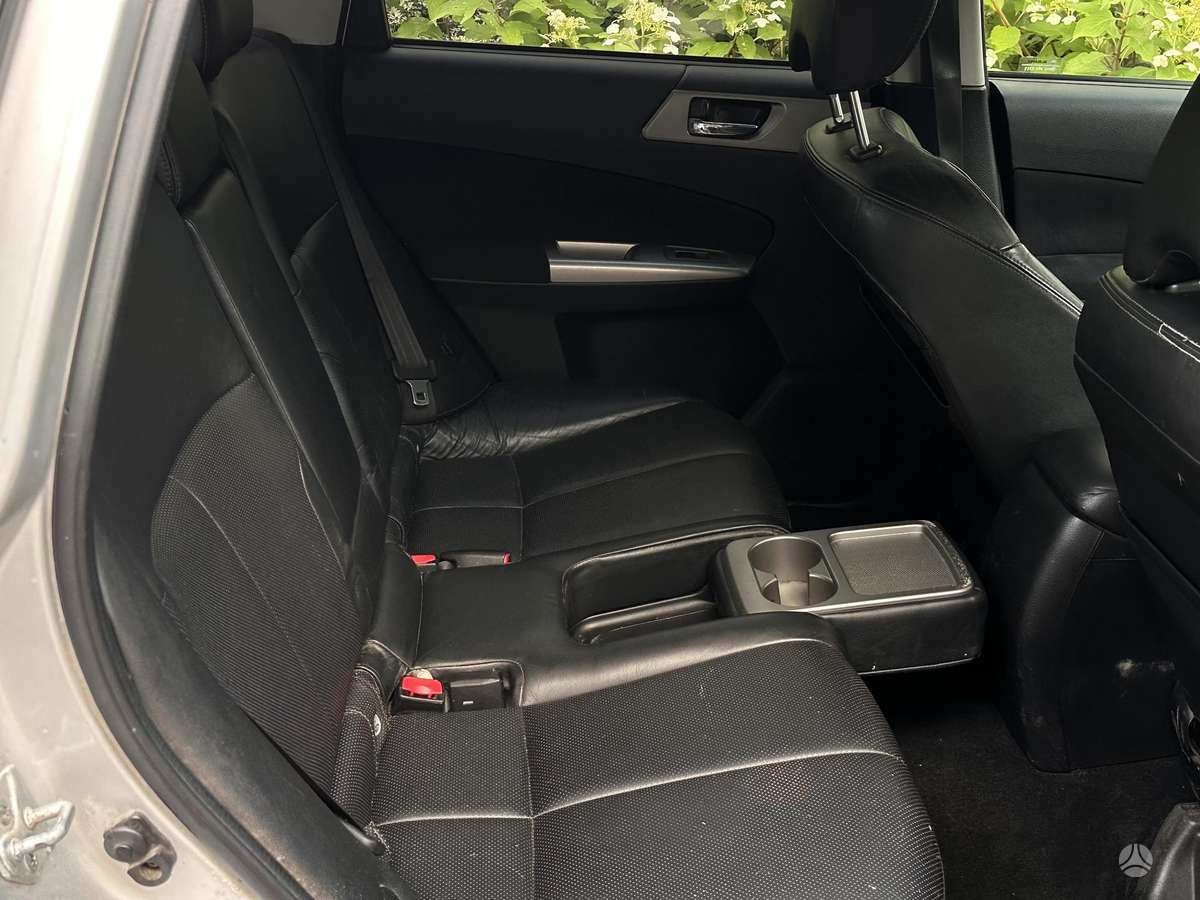 Subaru Forester 2010 — photo 13