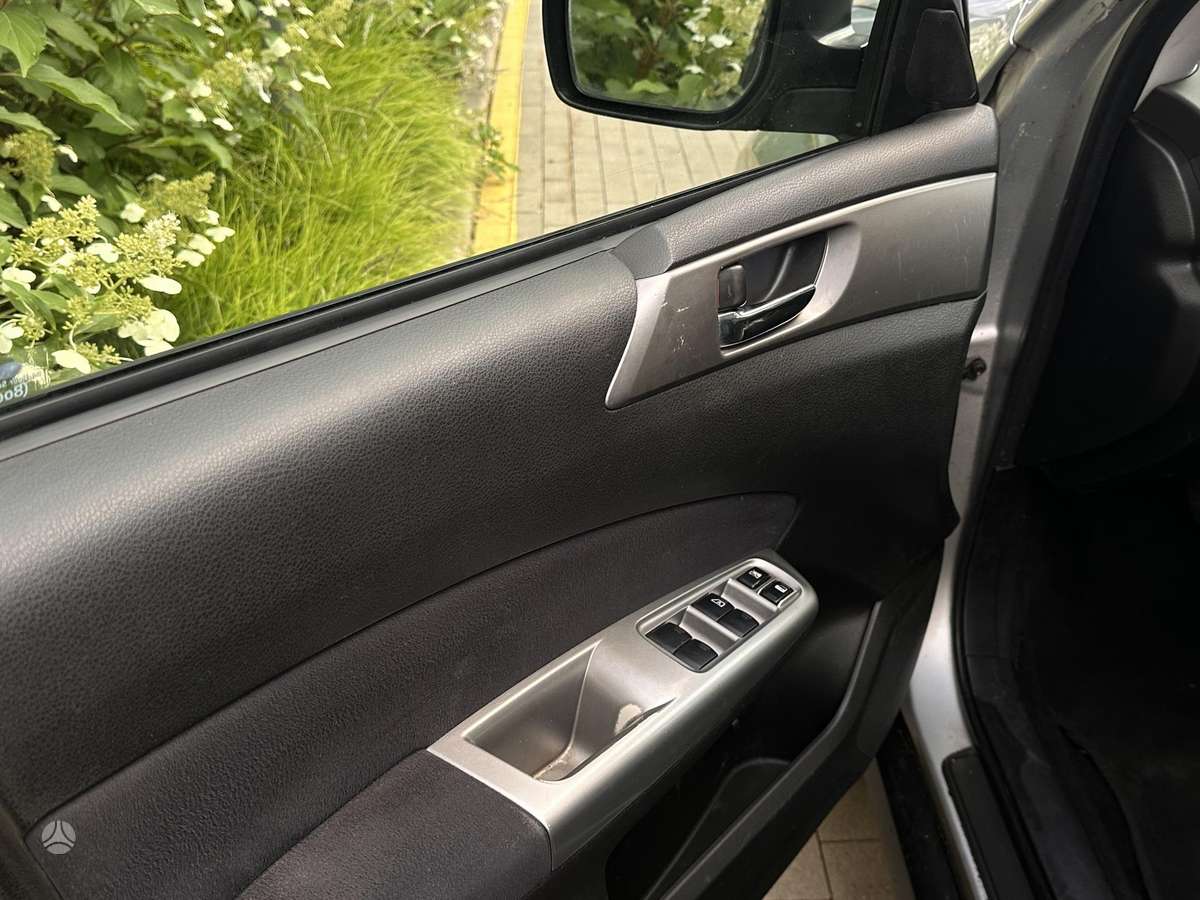 Subaru Forester 2010 — photo 14