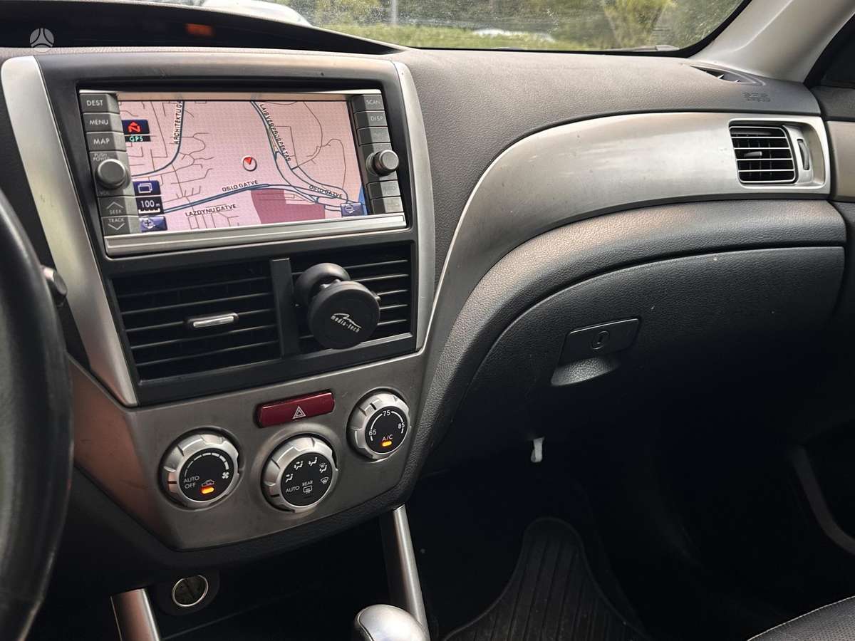 Subaru Forester 2010 — photo 21