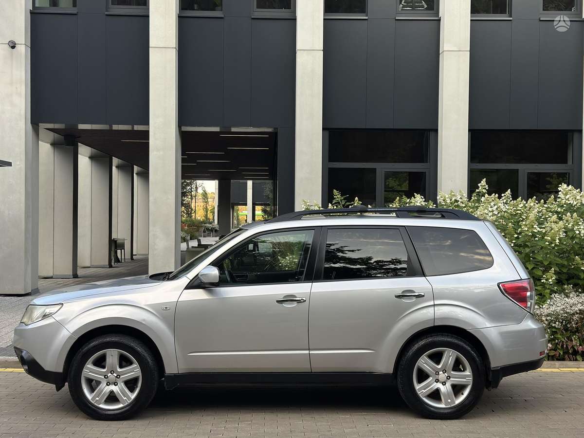 Subaru Forester 2010 — interior