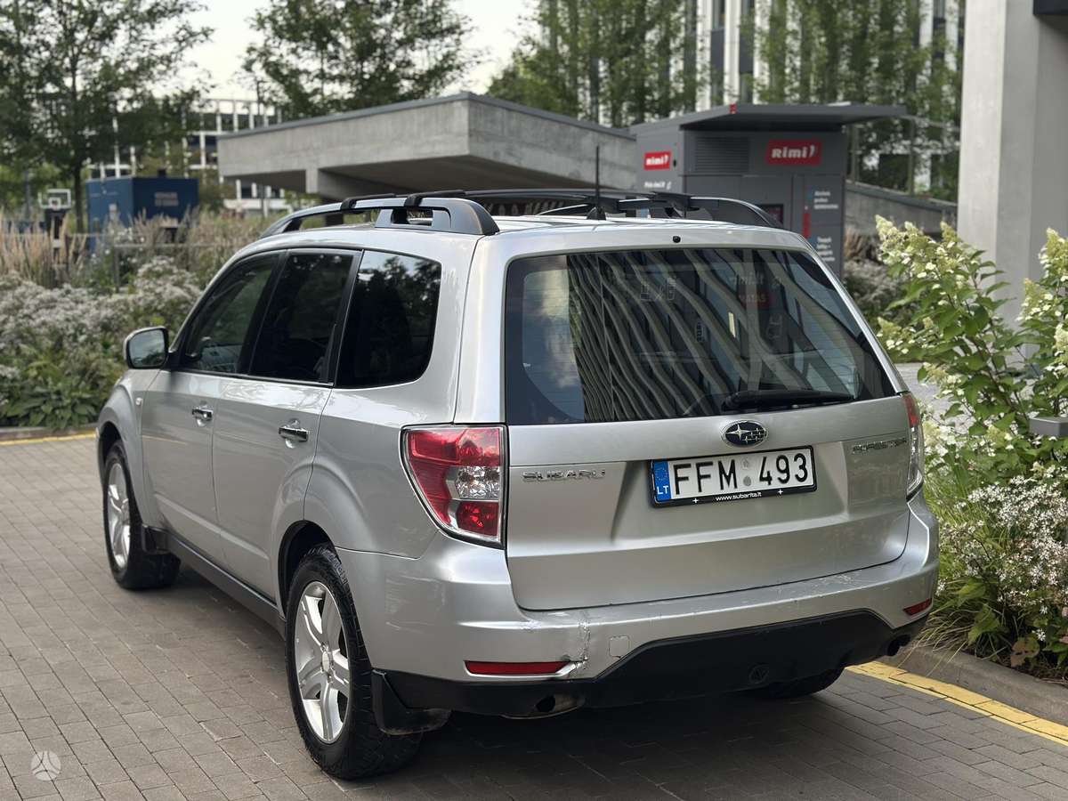Subaru Forester 2010 — engine 2457 cm³, 173 HP (127kW)