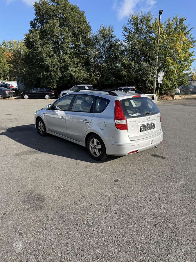 Hyundai i30 2012 — двигун 1591 cm³, 126 HP (93kW)