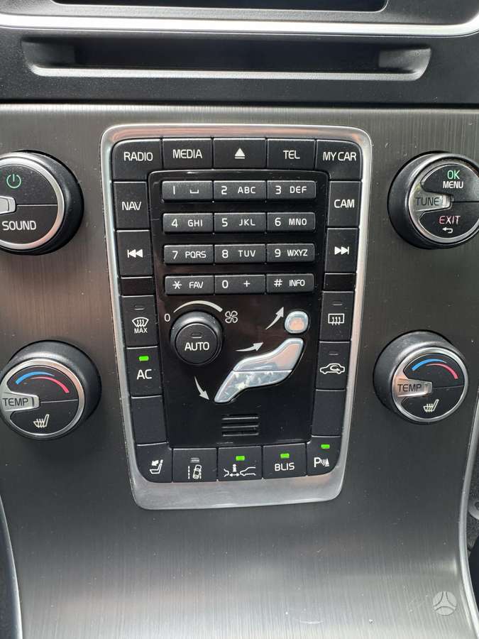 Volvo V60 2013 — photo 13