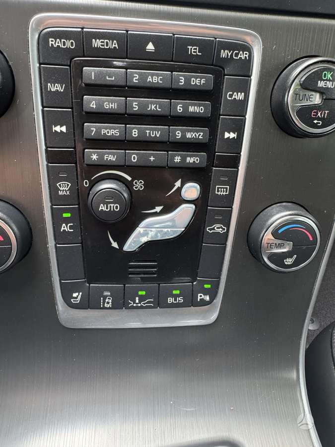 Volvo V60 2013 — photo 14