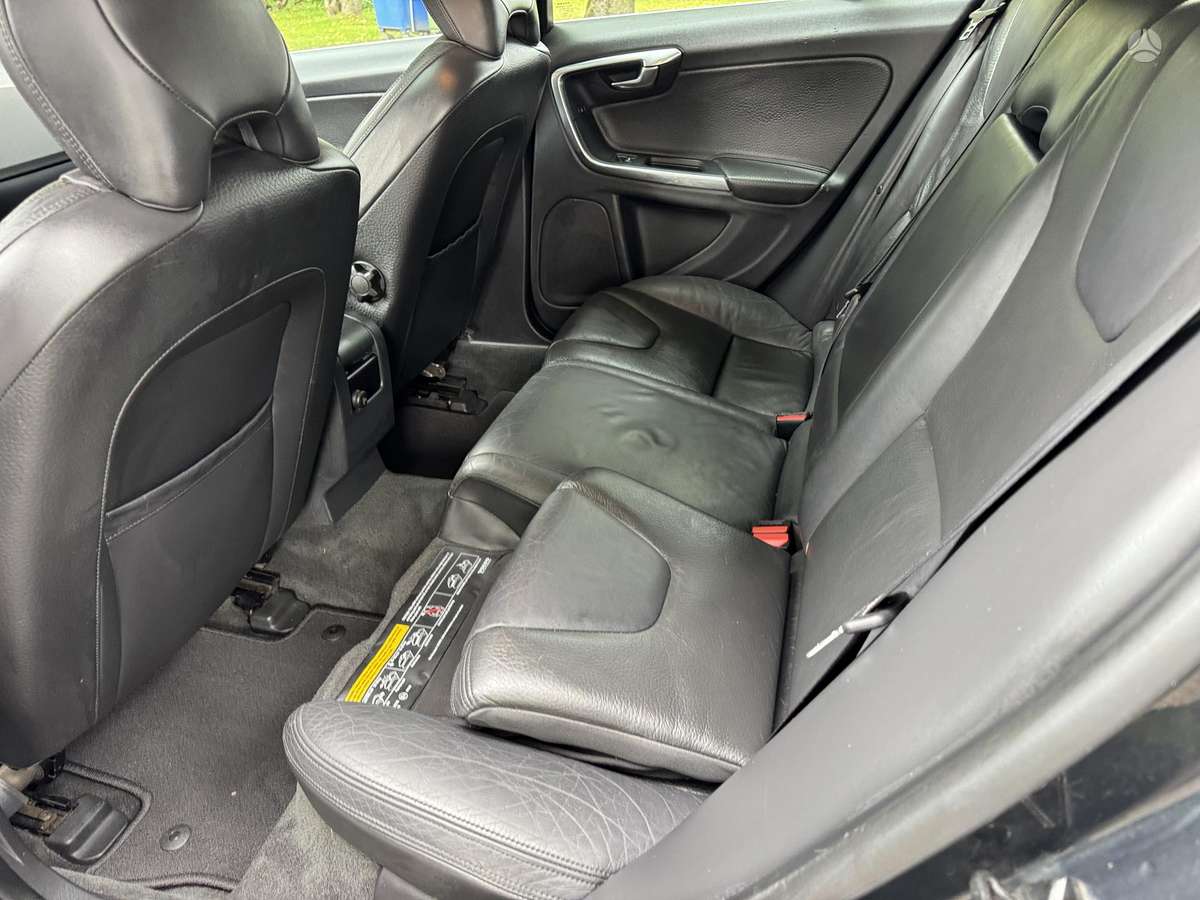 Volvo V60 2013 — photo 15