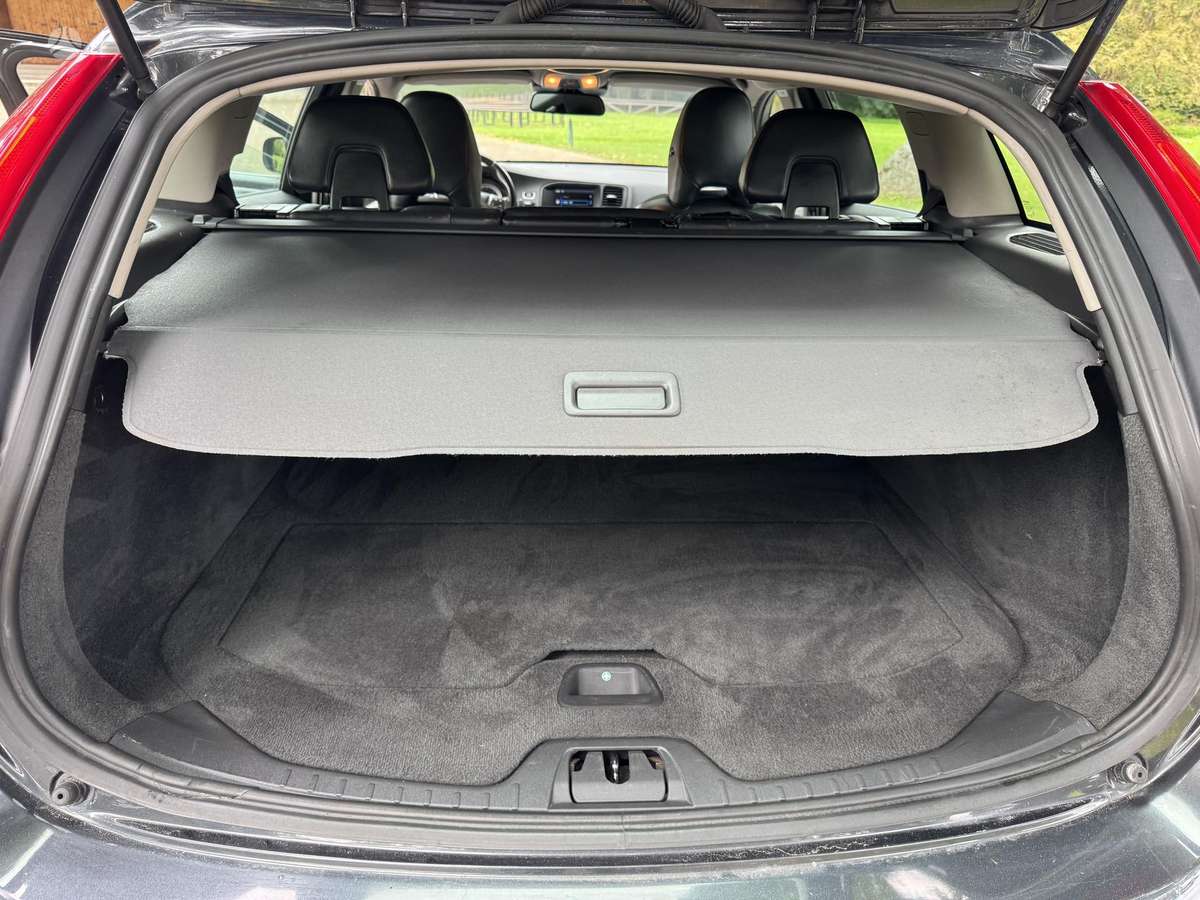 Volvo V60 2013 — photo 18
