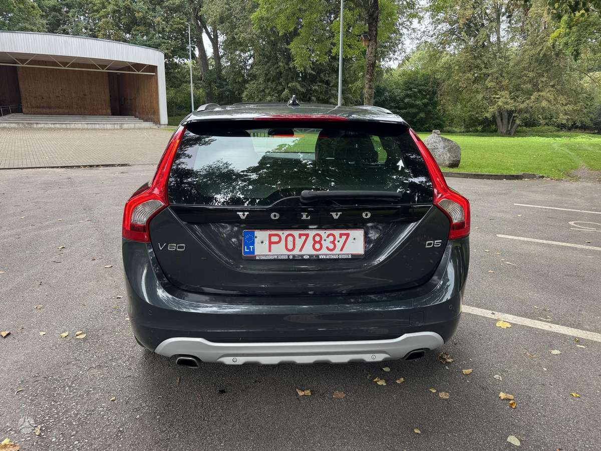 Volvo V60 2013 — photo 21