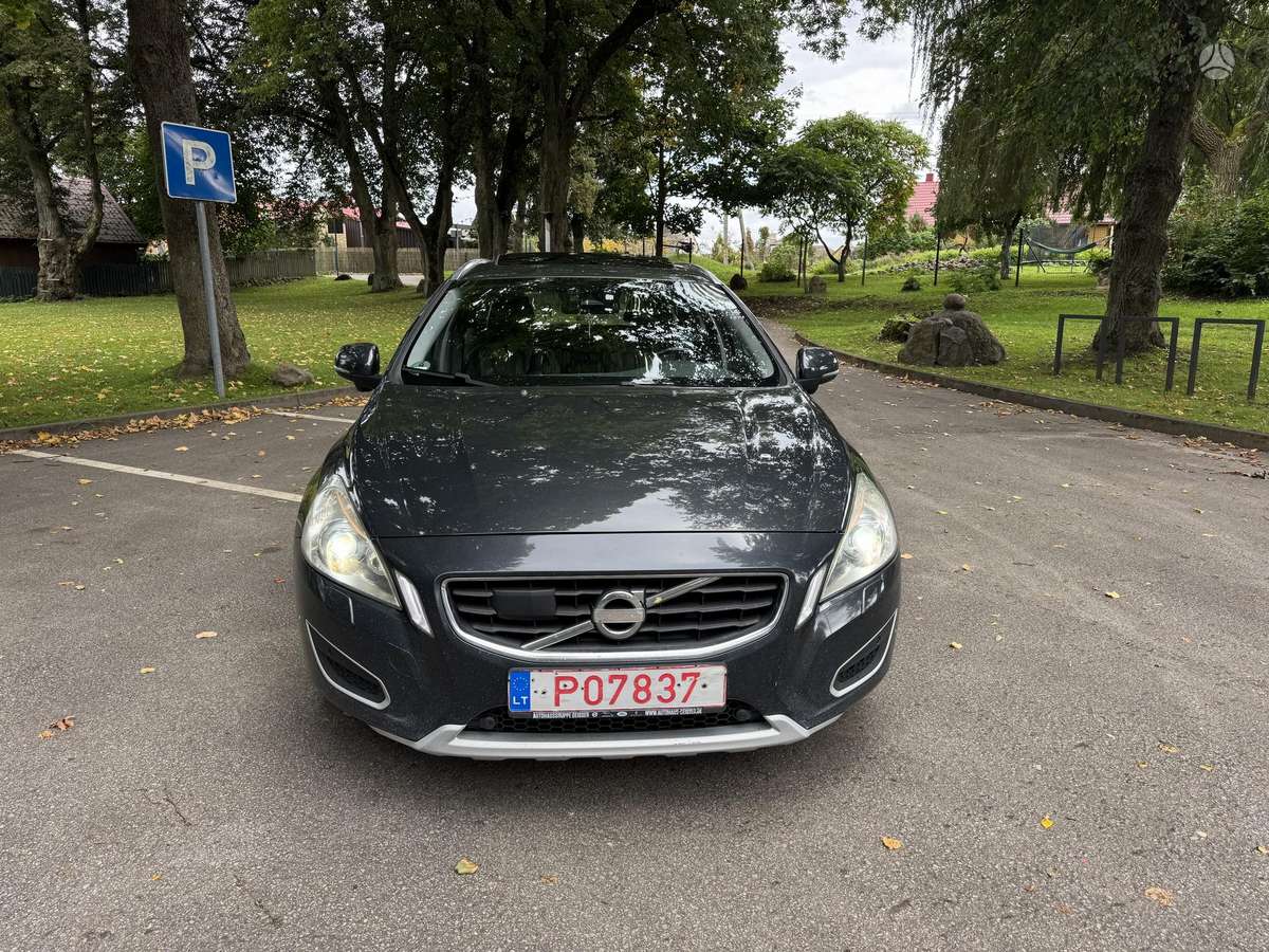 Volvo V60 2013 — interior