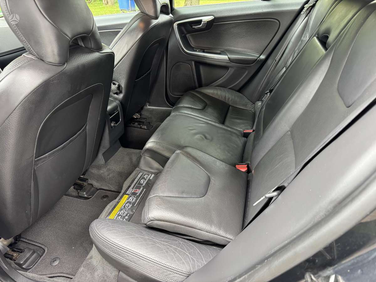 Volvo V60 2013 — photo 8
