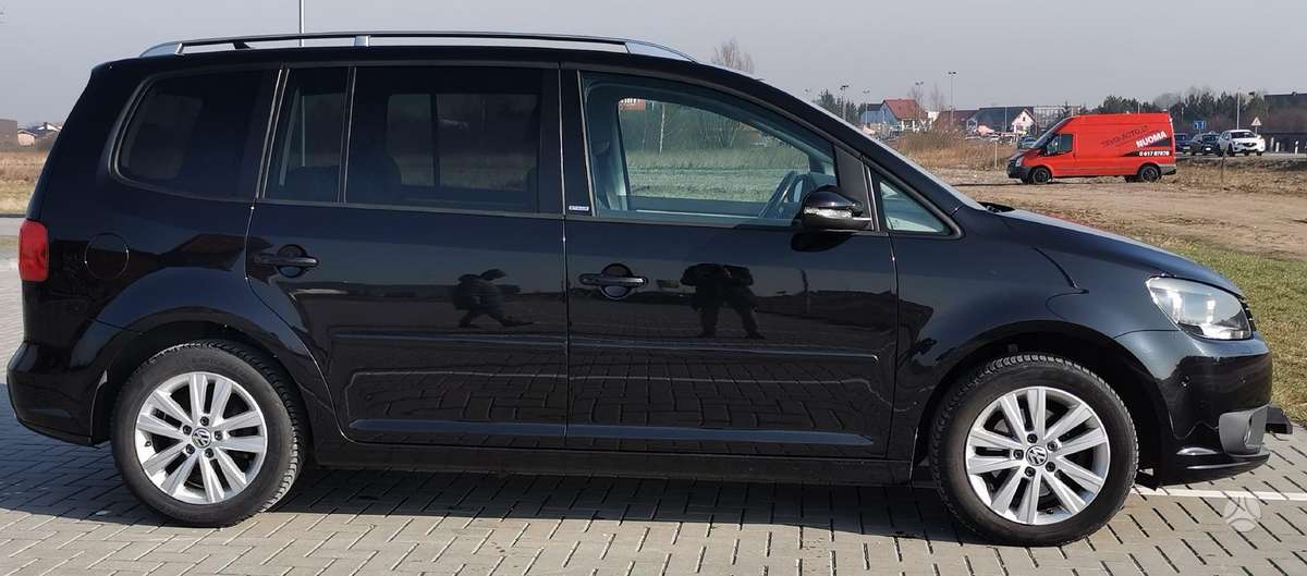 Volkswagen Touran 2012 — вигляд ззаду
