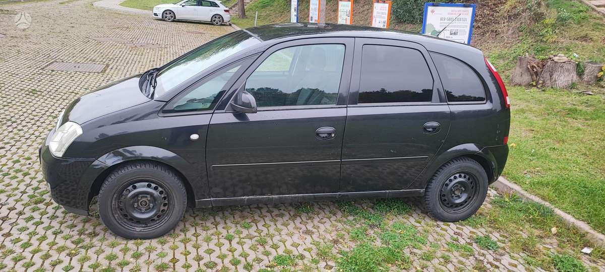 Opel Meriva 2004 — вигляд ззаду