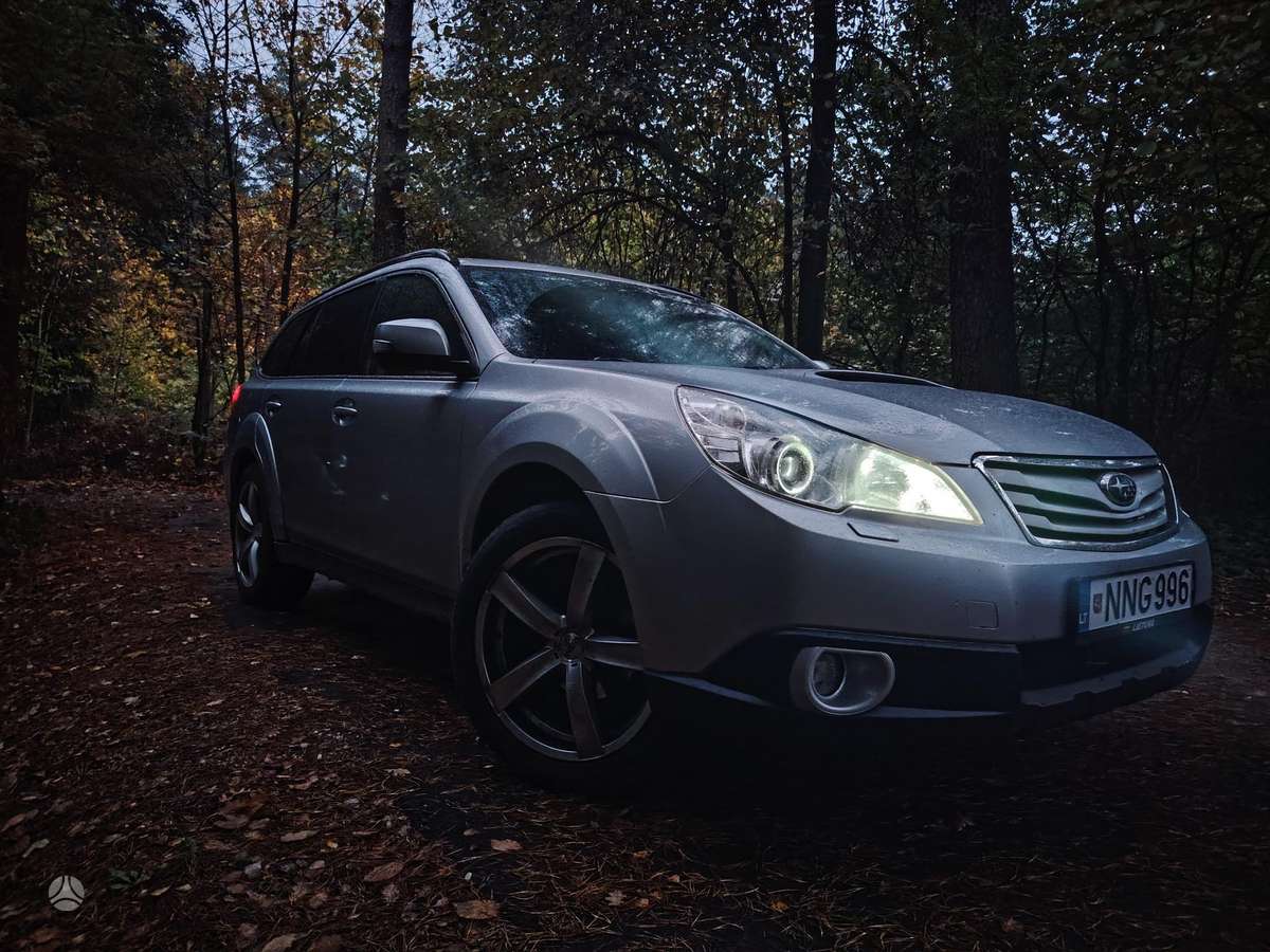 Subaru Outback 2012 — interior