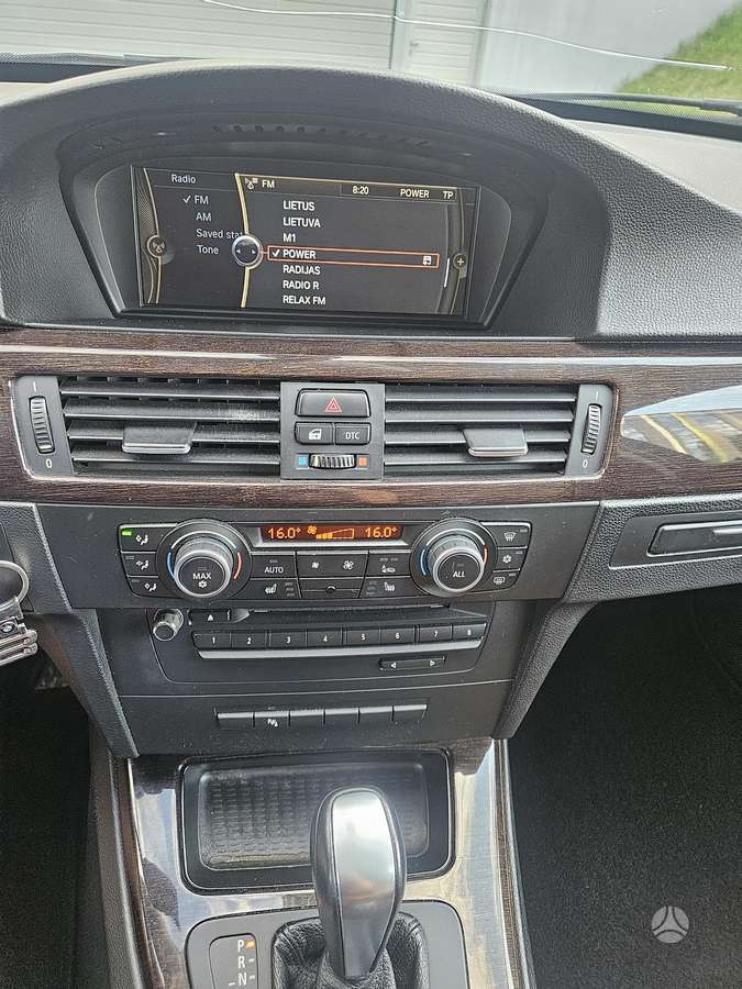 BMW 330 2010 — photo 10