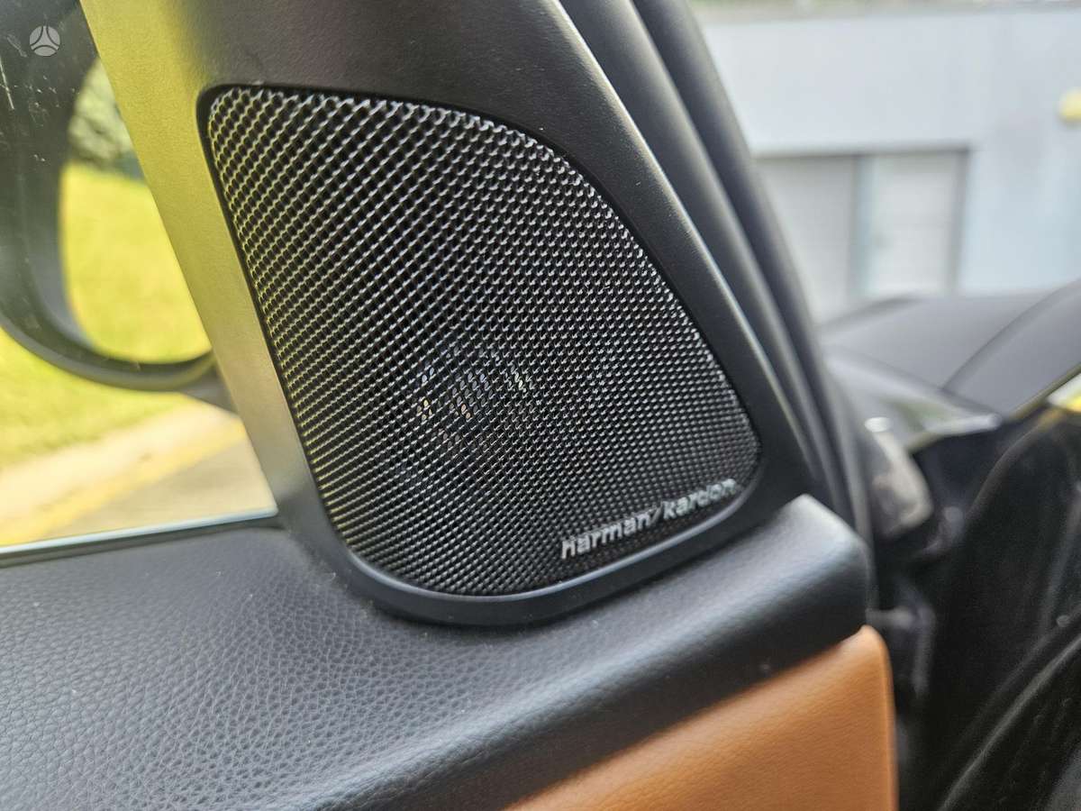 BMW 330 2010 — photo 11
