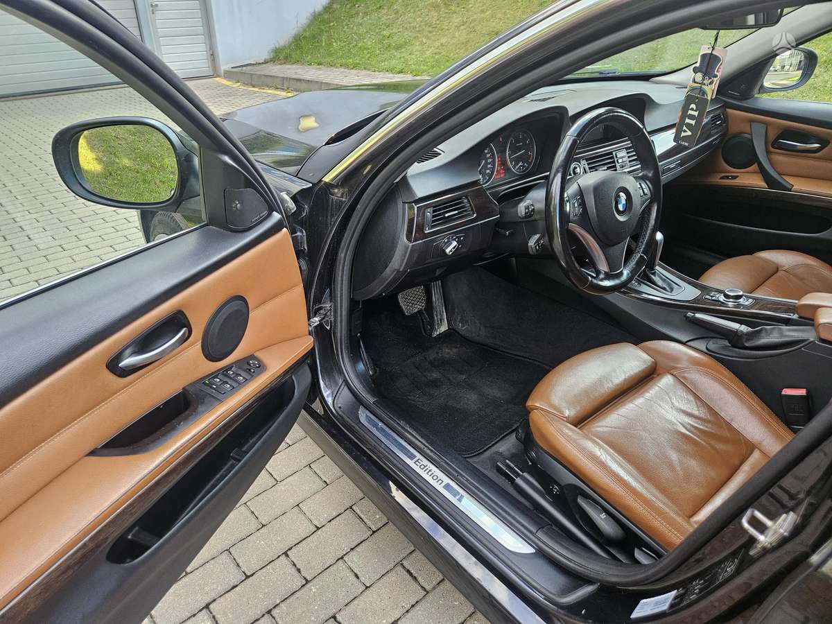 BMW 330 2010 — photo 13