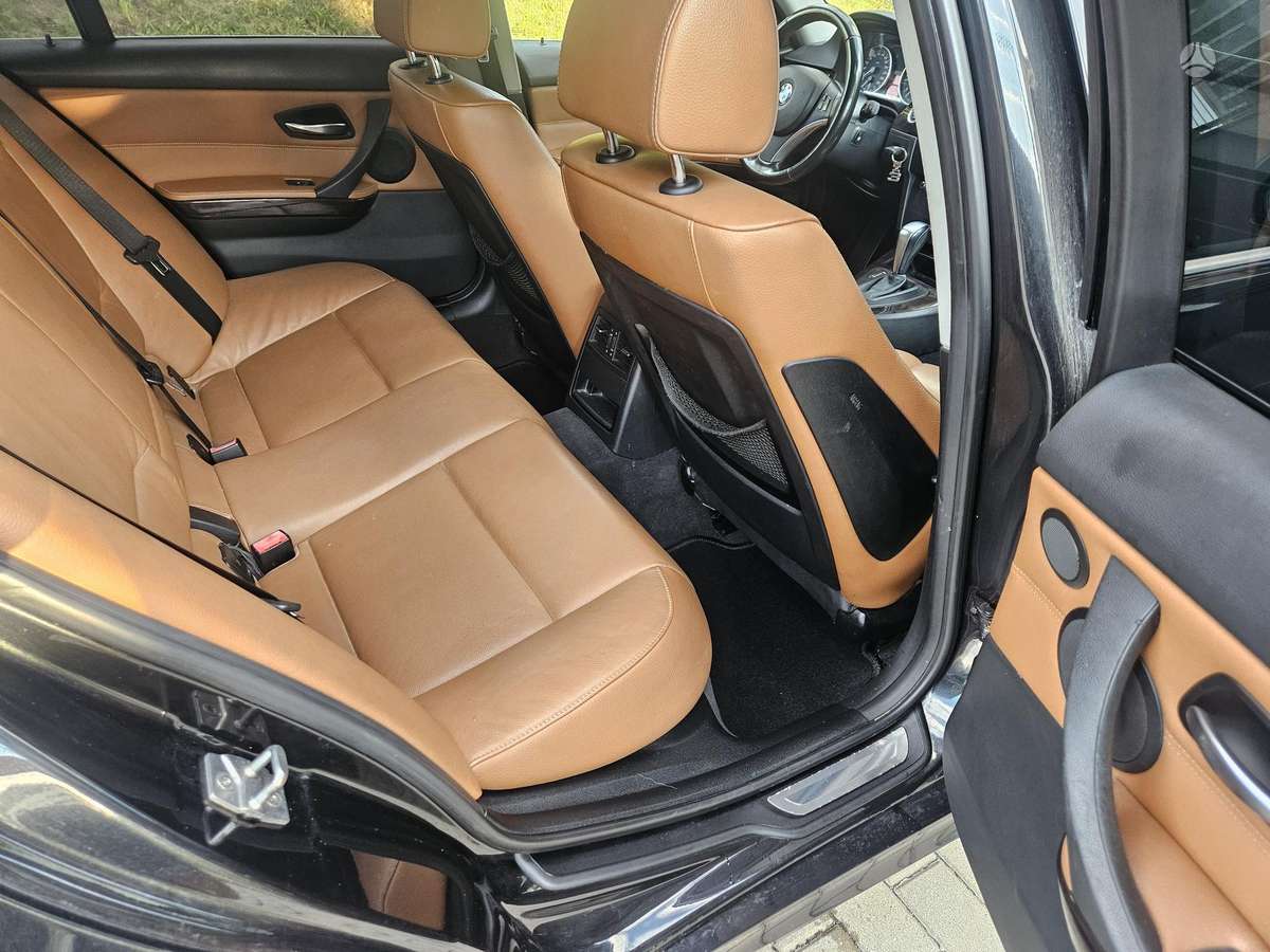 BMW 330 2010 — photo 14