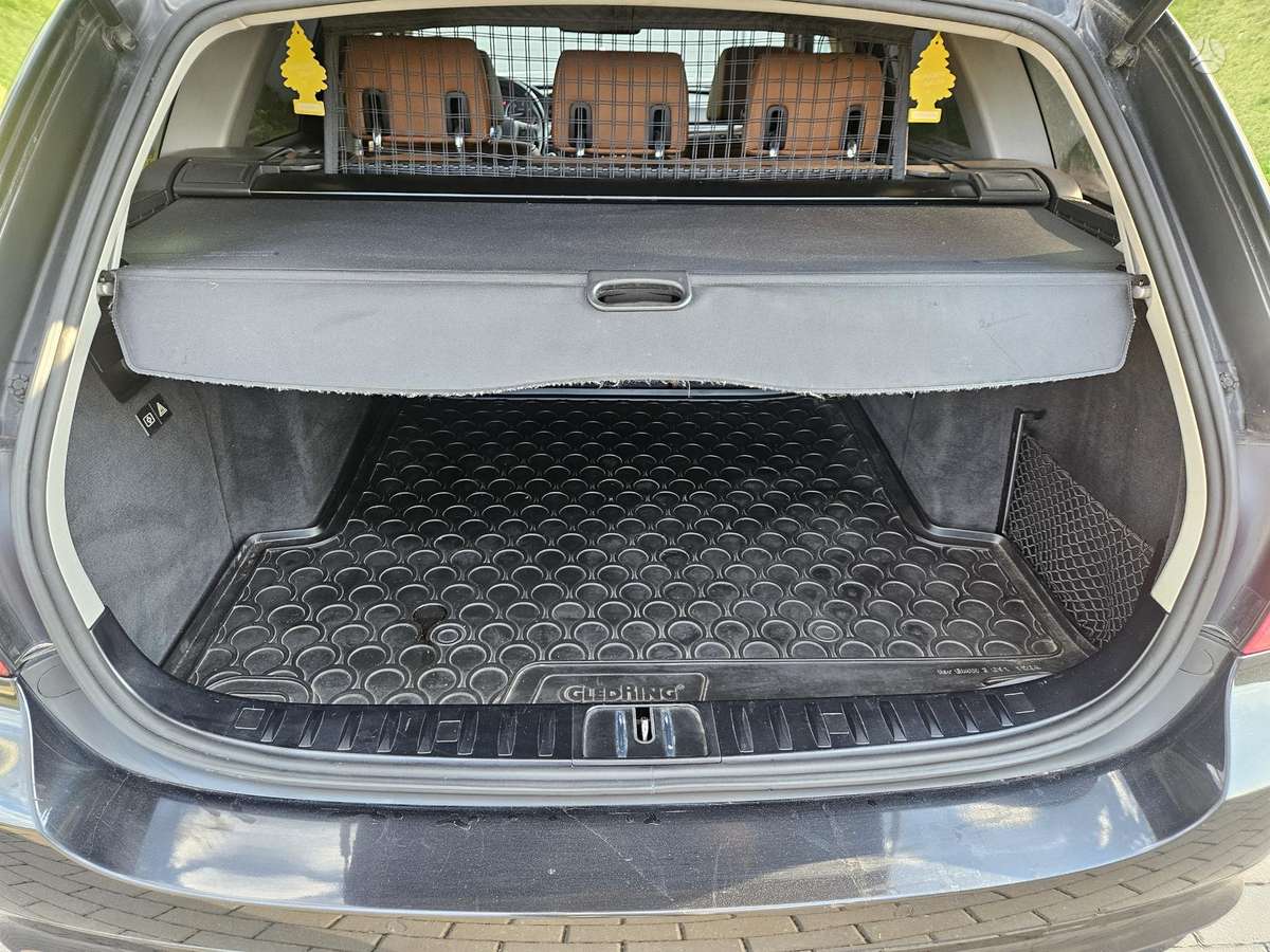 BMW 330 2010 — photo 15
