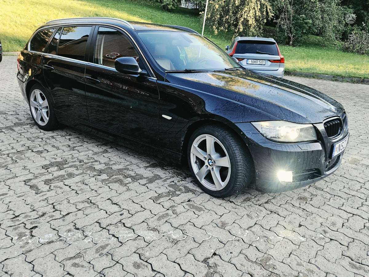 BMW 330 2010 — interior