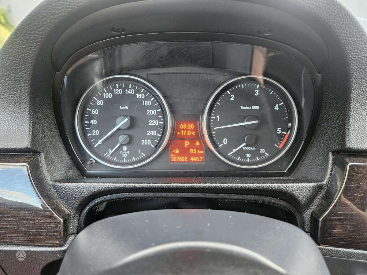 BMW 330 2010 — photo 9