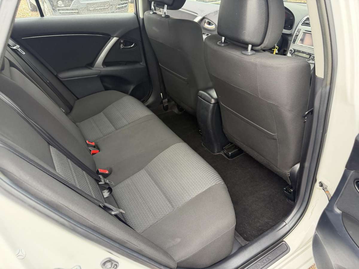 Toyota Avensis 2012 — photo 10