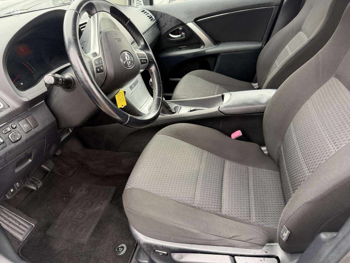 Toyota Avensis 2012 — photo 6