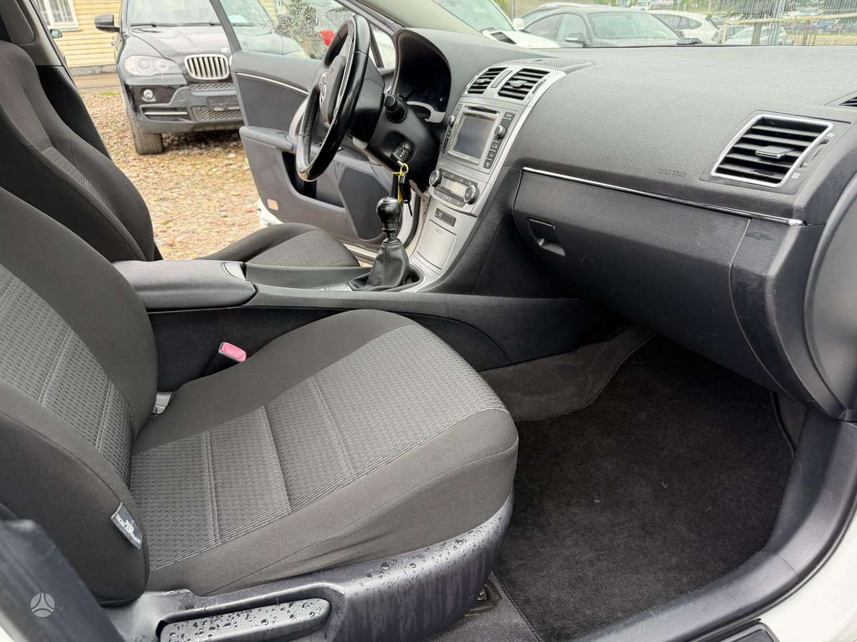 Toyota Avensis 2012 — photo 7