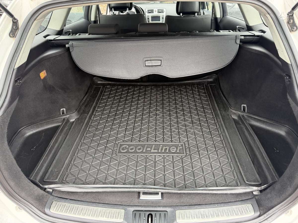 Toyota Avensis 2012 — photo 9