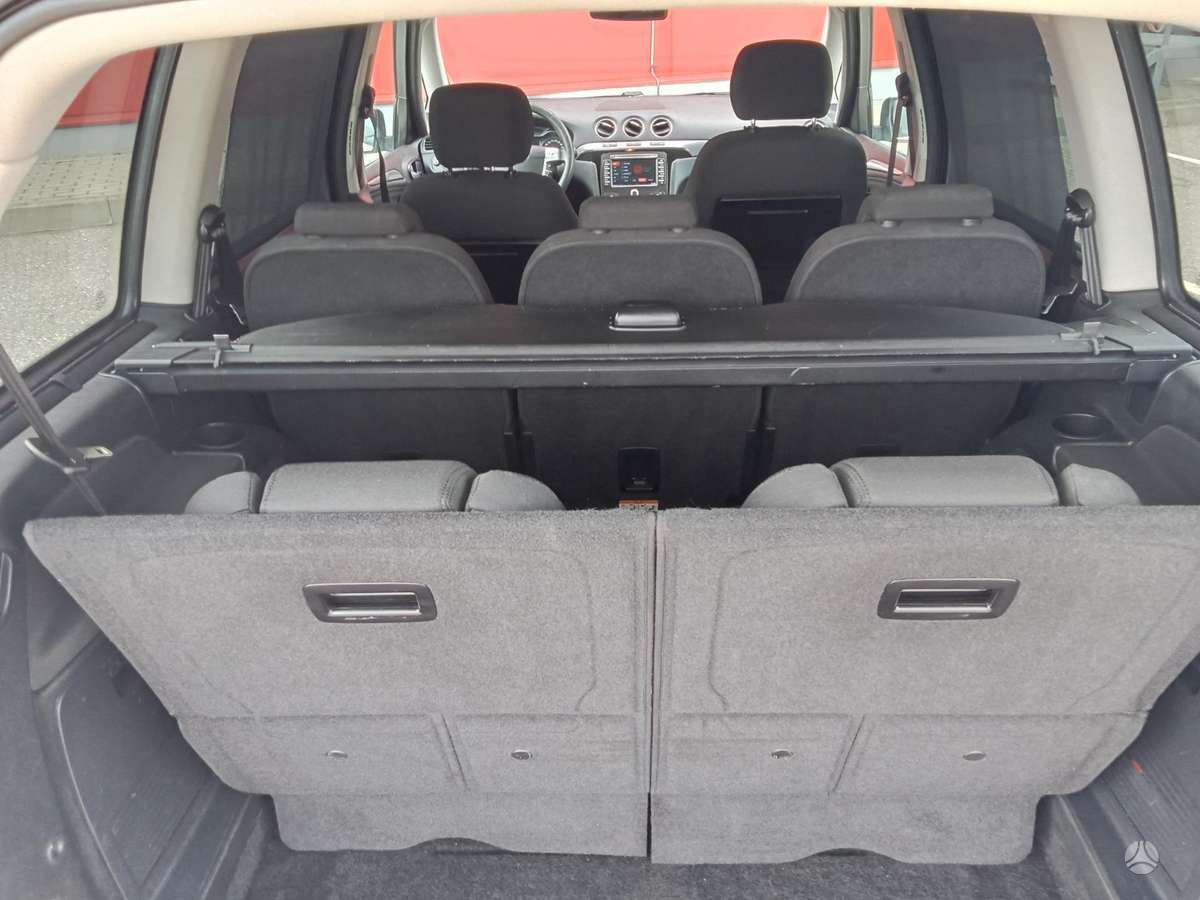Ford Galaxy 2011 — photo 10