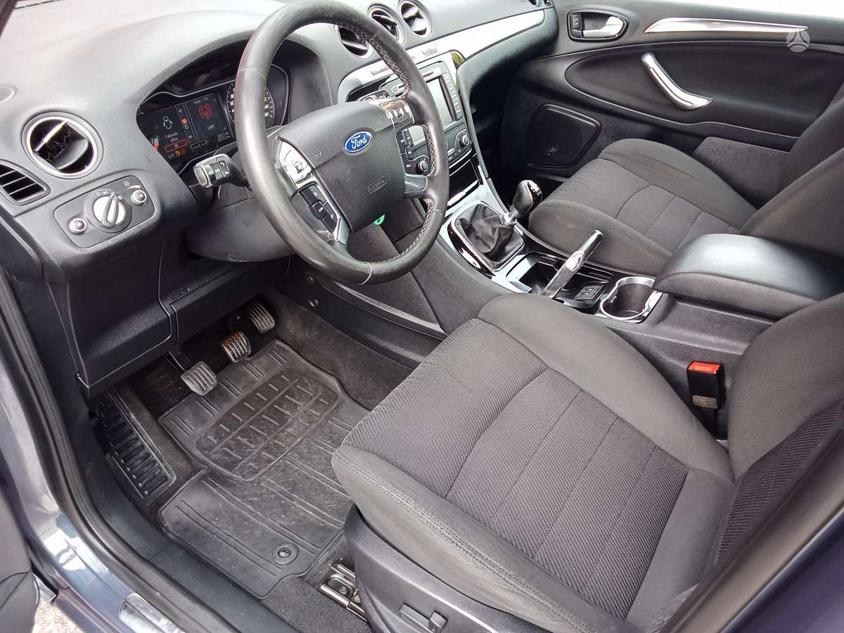 Ford Galaxy 2011 — photo 11