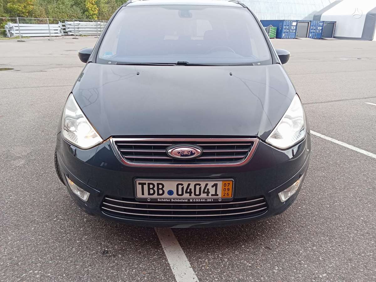 Ford Galaxy 2011 — rear view