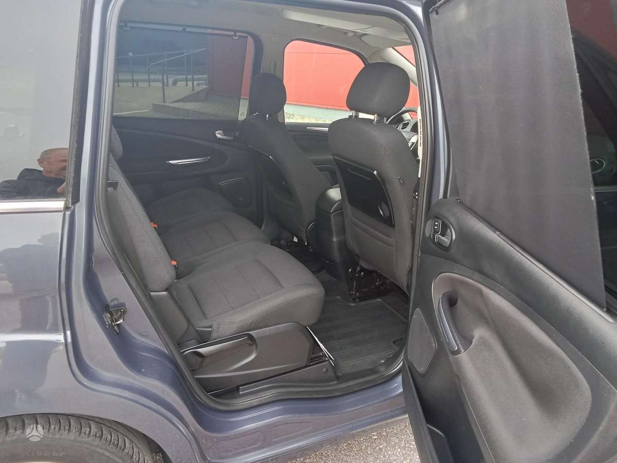 Ford Galaxy 2011 — photo 9
