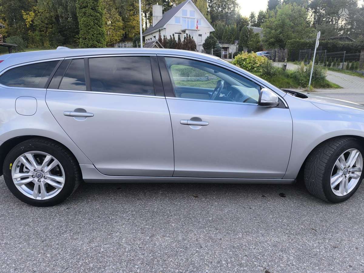 Volvo V60 2013 — photo 12