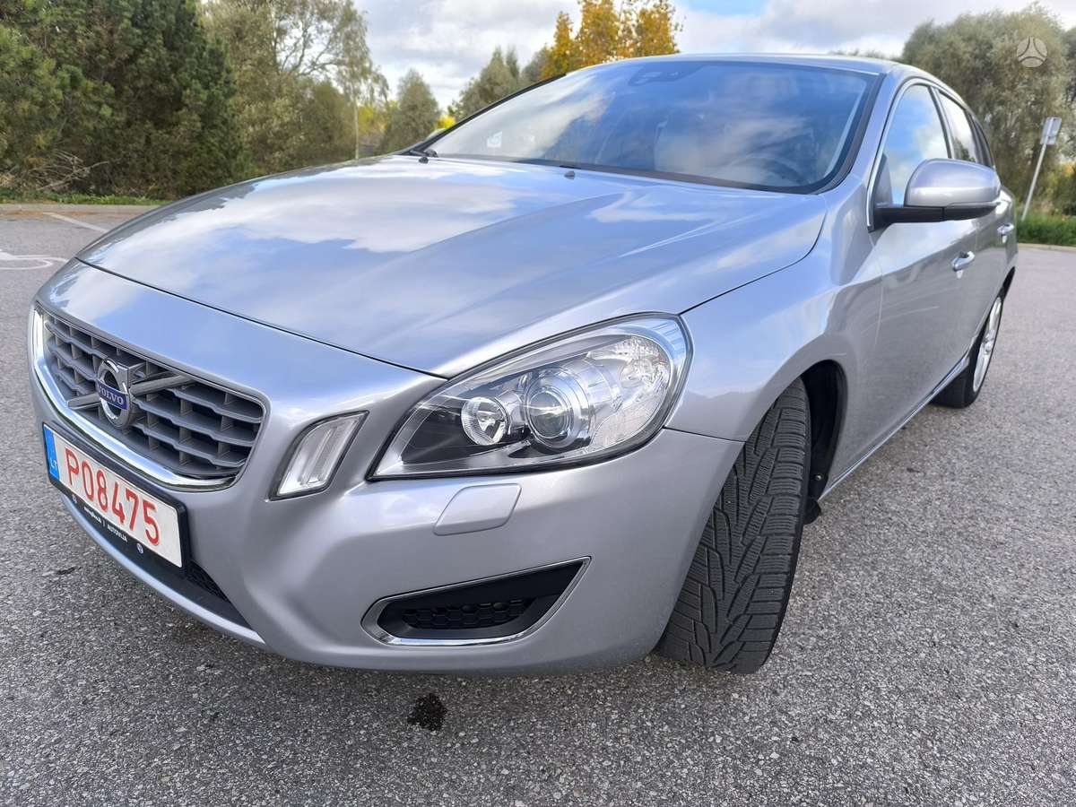 Volvo V60 2013 — photo 13