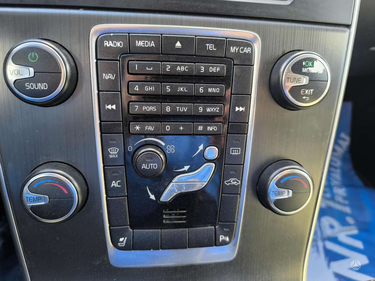 Volvo V60 2013 — photo 16