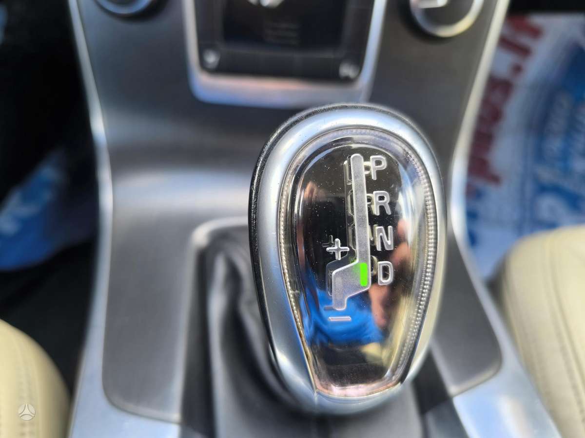 Volvo V60 2013 — photo 17