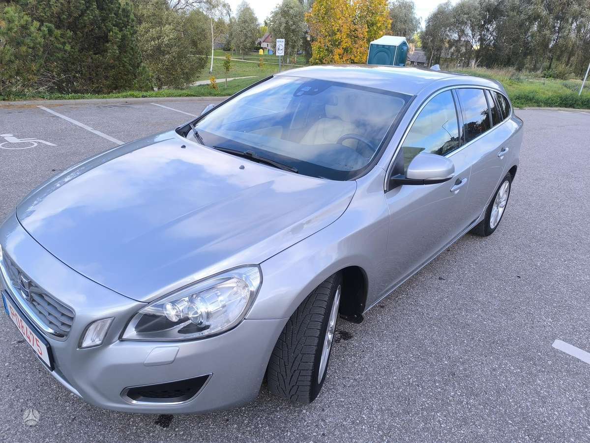Volvo V60 2013 — rear view