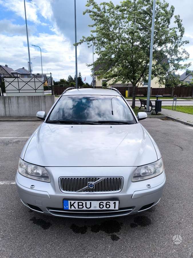 Volvo V70 2007 — rear view