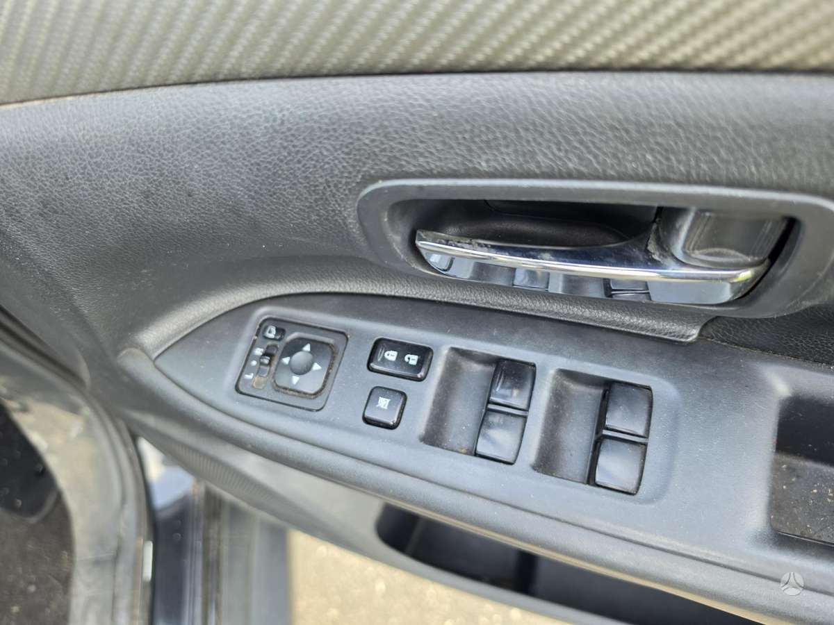 Mitsubishi Outlander 2014 — photo 9