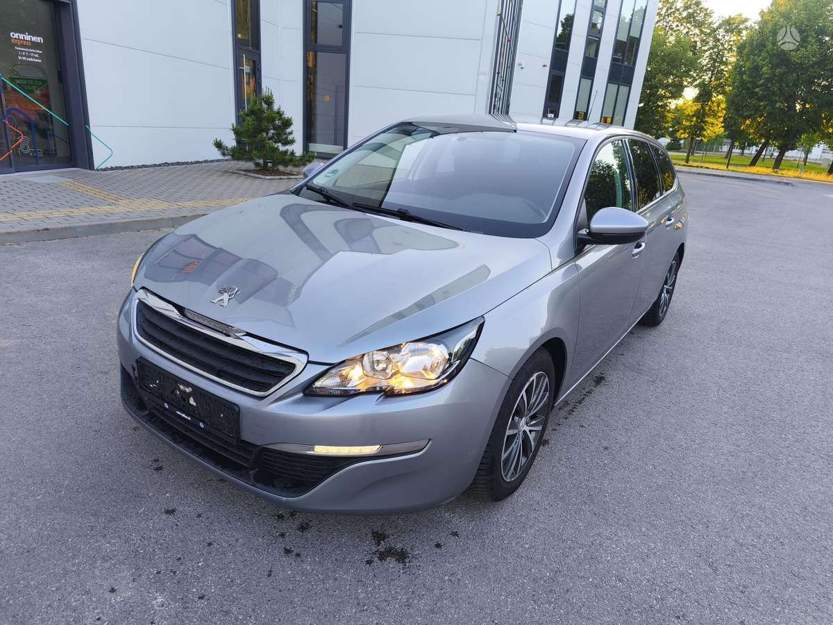 Peugeot 308 2014 — вигляд ззаду